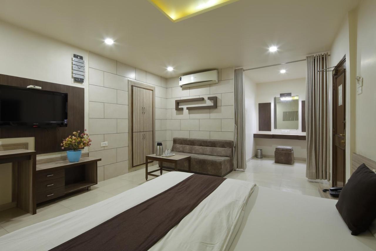 Hotel Good Night Ahmedabad Extérieur photo