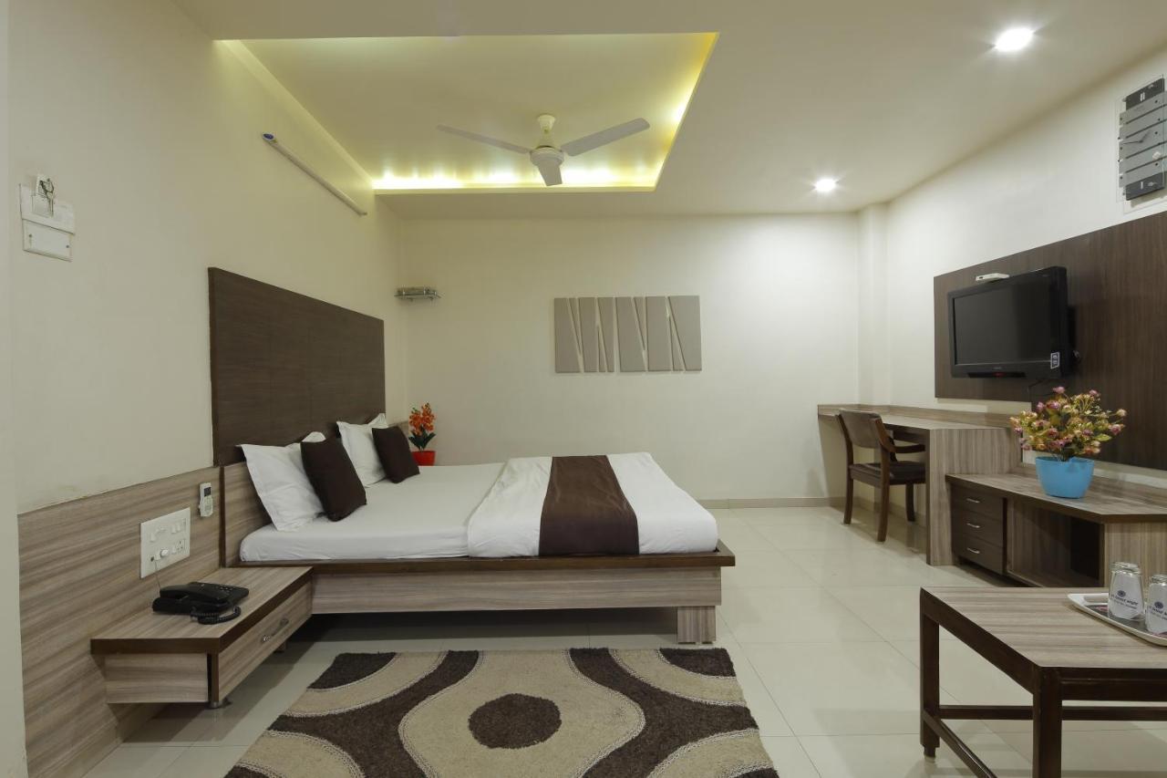 Hotel Good Night Ahmedabad Extérieur photo