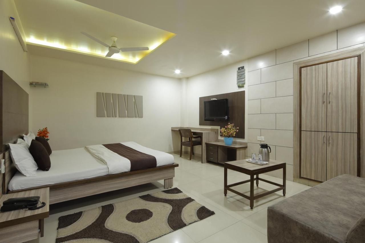 Hotel Good Night Ahmedabad Extérieur photo