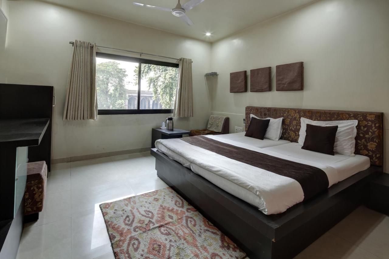Hotel Good Night Ahmedabad Extérieur photo