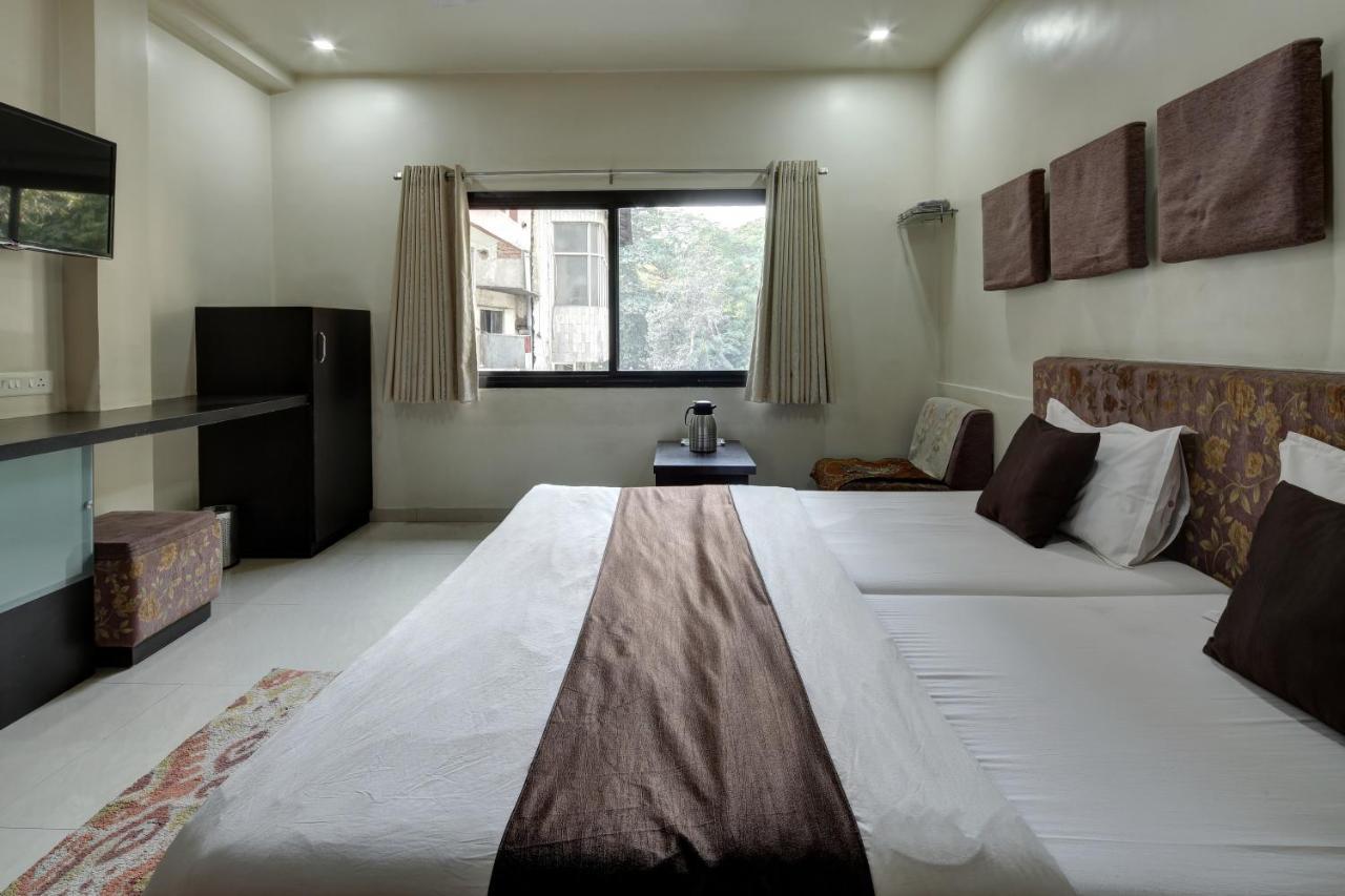 Hotel Good Night Ahmedabad Extérieur photo