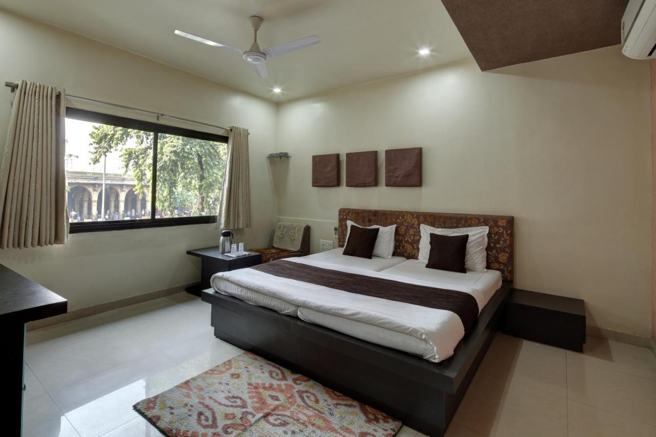 Hotel Good Night Ahmedabad Extérieur photo
