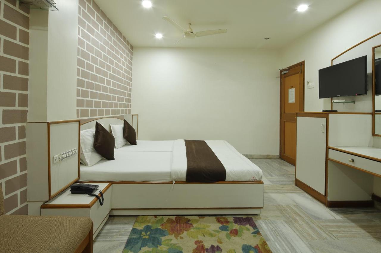 Hotel Good Night Ahmedabad Extérieur photo