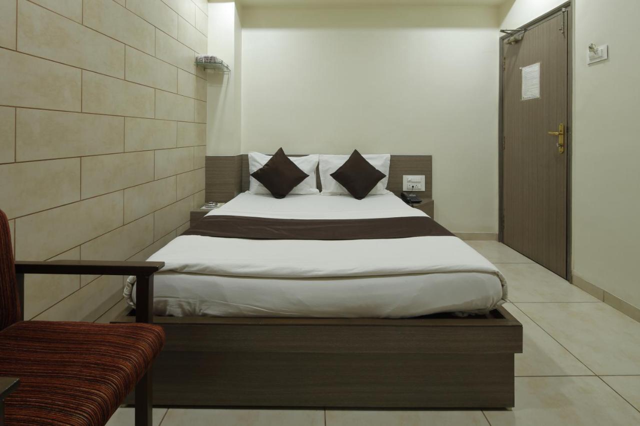 Hotel Good Night Ahmedabad Extérieur photo