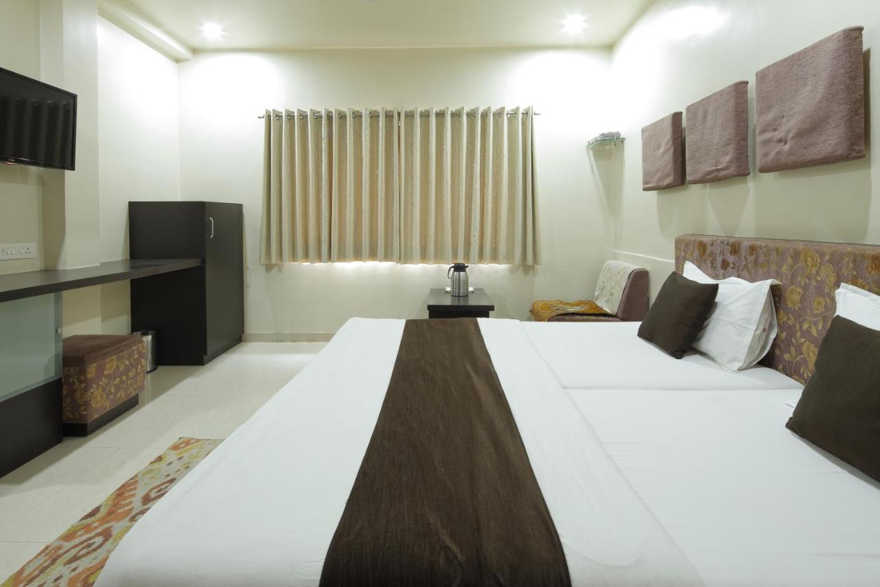 Hotel Good Night Ahmedabad Extérieur photo