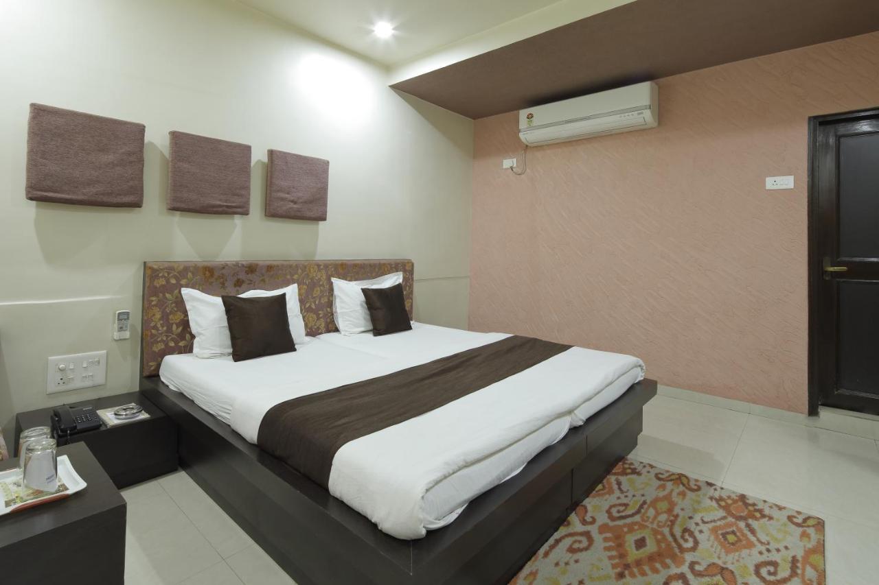 Hotel Good Night Ahmedabad Extérieur photo