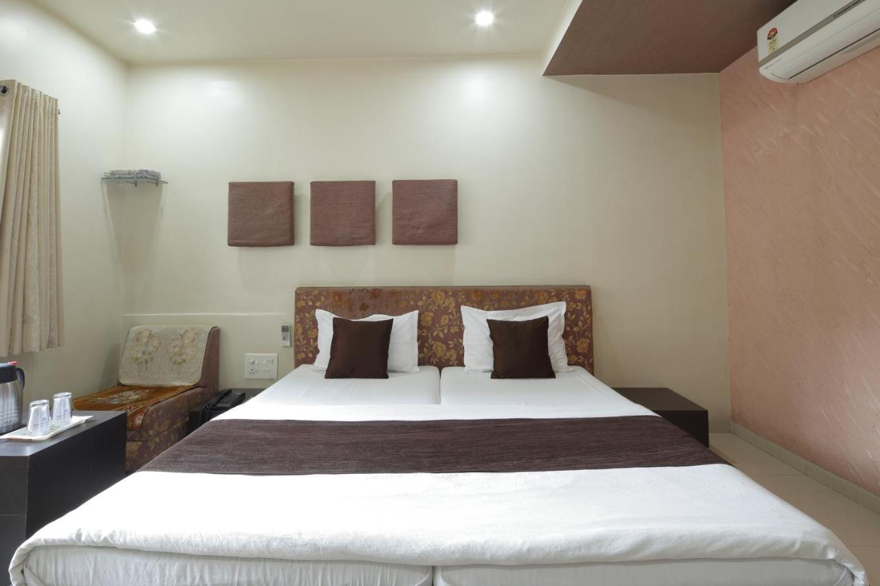 Hotel Good Night Ahmedabad Extérieur photo