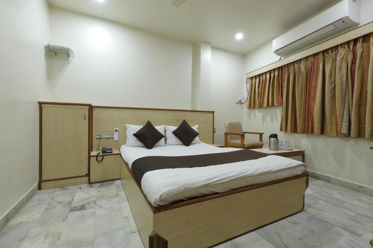 Hotel Good Night Ahmedabad Extérieur photo
