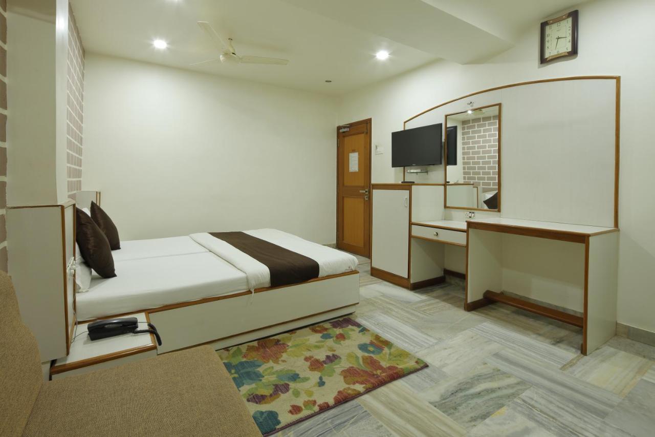 Hotel Good Night Ahmedabad Extérieur photo