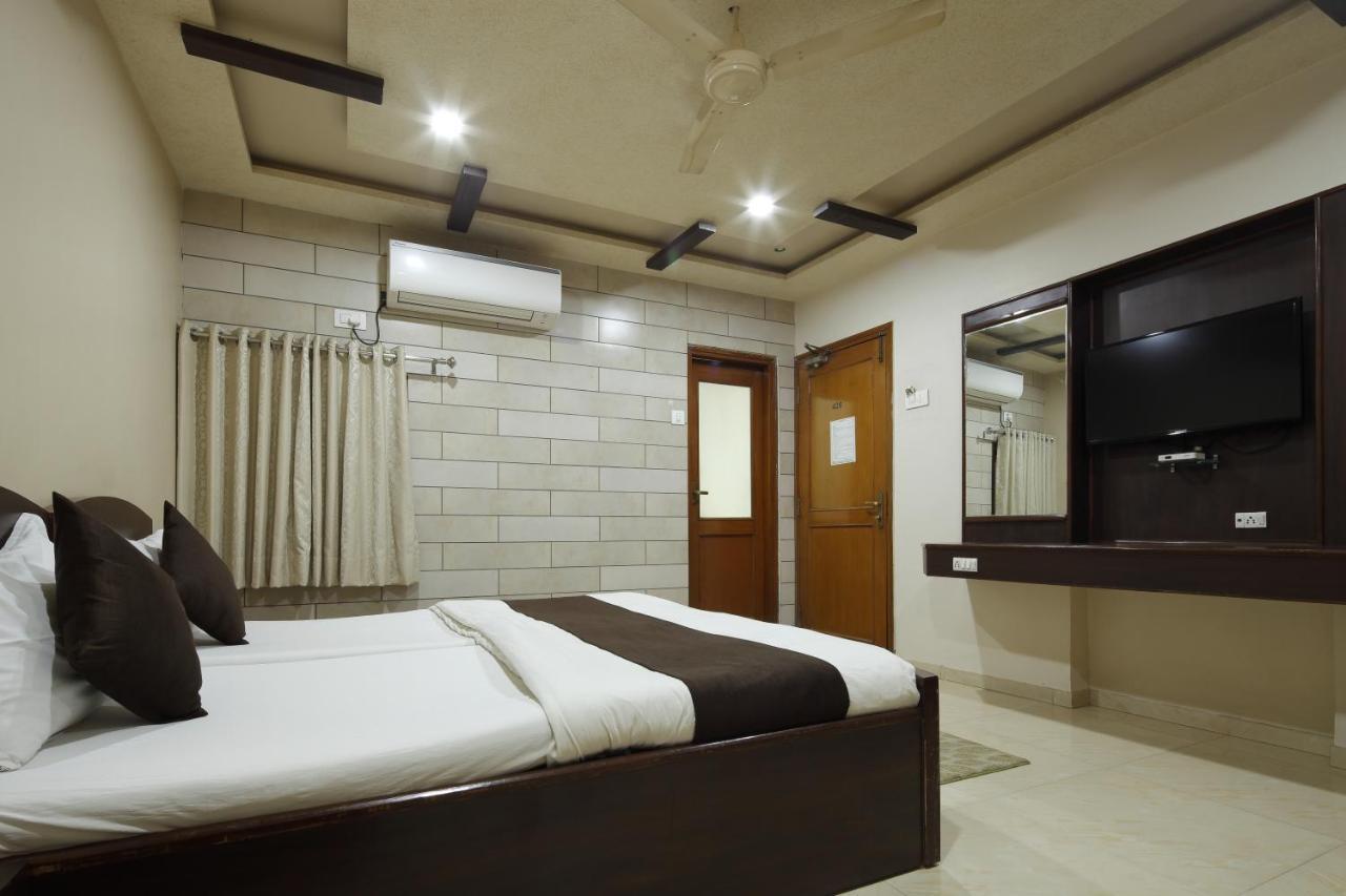 Hotel Good Night Ahmedabad Extérieur photo