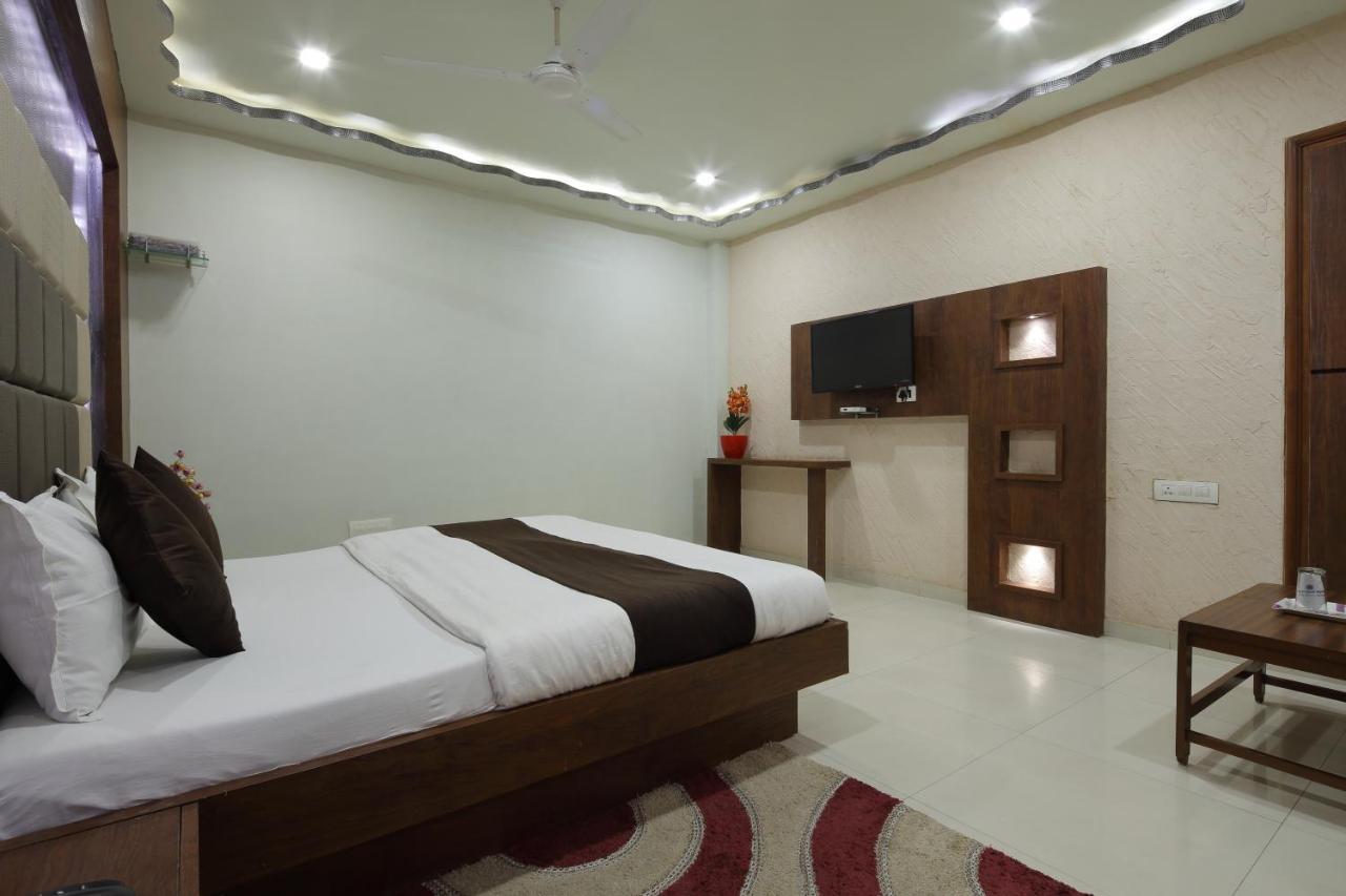 Hotel Good Night Ahmedabad Extérieur photo
