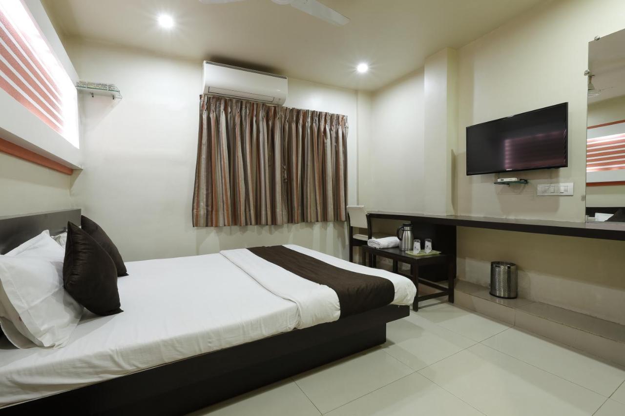 Hotel Good Night Ahmedabad Extérieur photo
