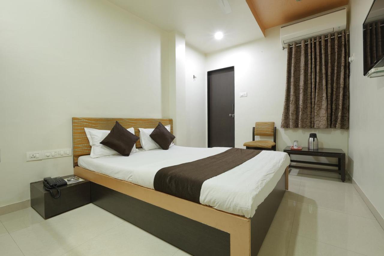 Hotel Good Night Ahmedabad Extérieur photo